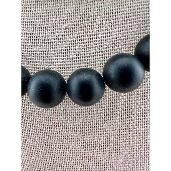 VTG Hand Strung Matte Black Glass Beads on Silver Tone Wire necklace 32 inch - Picture 2 of 3